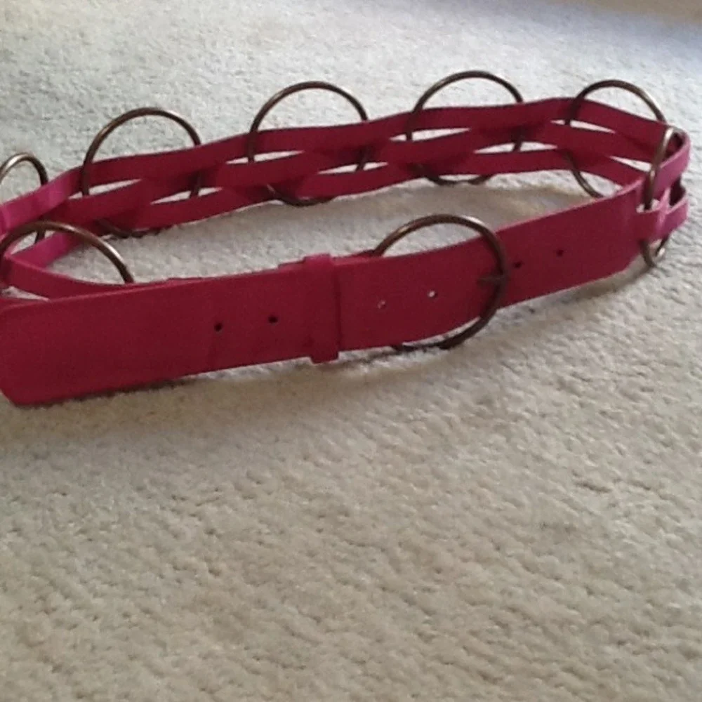 Pink belt with bronze ring accent - Picture 2 of 3
